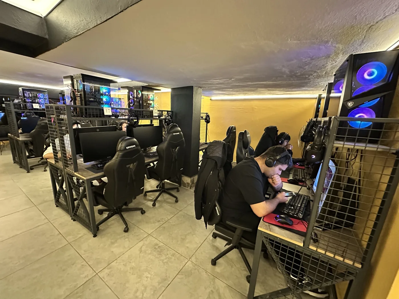 Geniş açı Mudanya Game Center iç mekânı